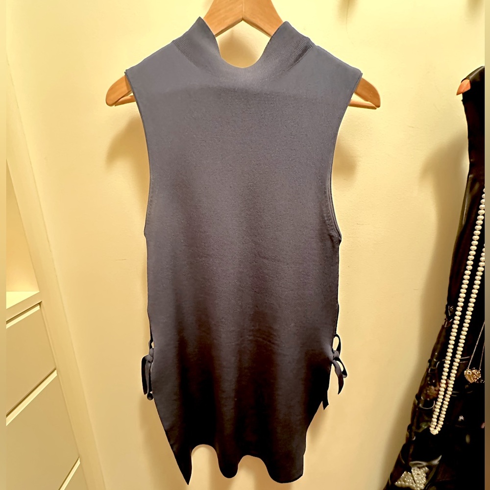 ALICE AND OLIVIA! Sexy, sleeveless and slits! Navy blue, size small!